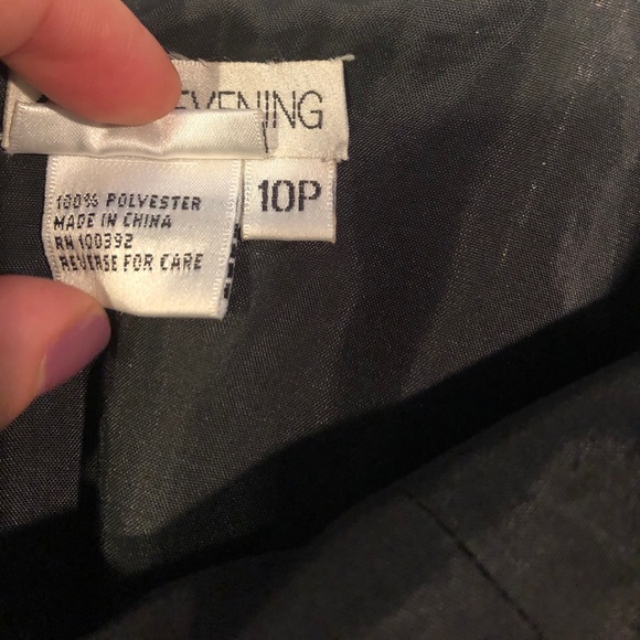 Vintage Zola Evening Petite Black sleeveless Evening Gown with Beading Size: 10 - Picture 5 of 5